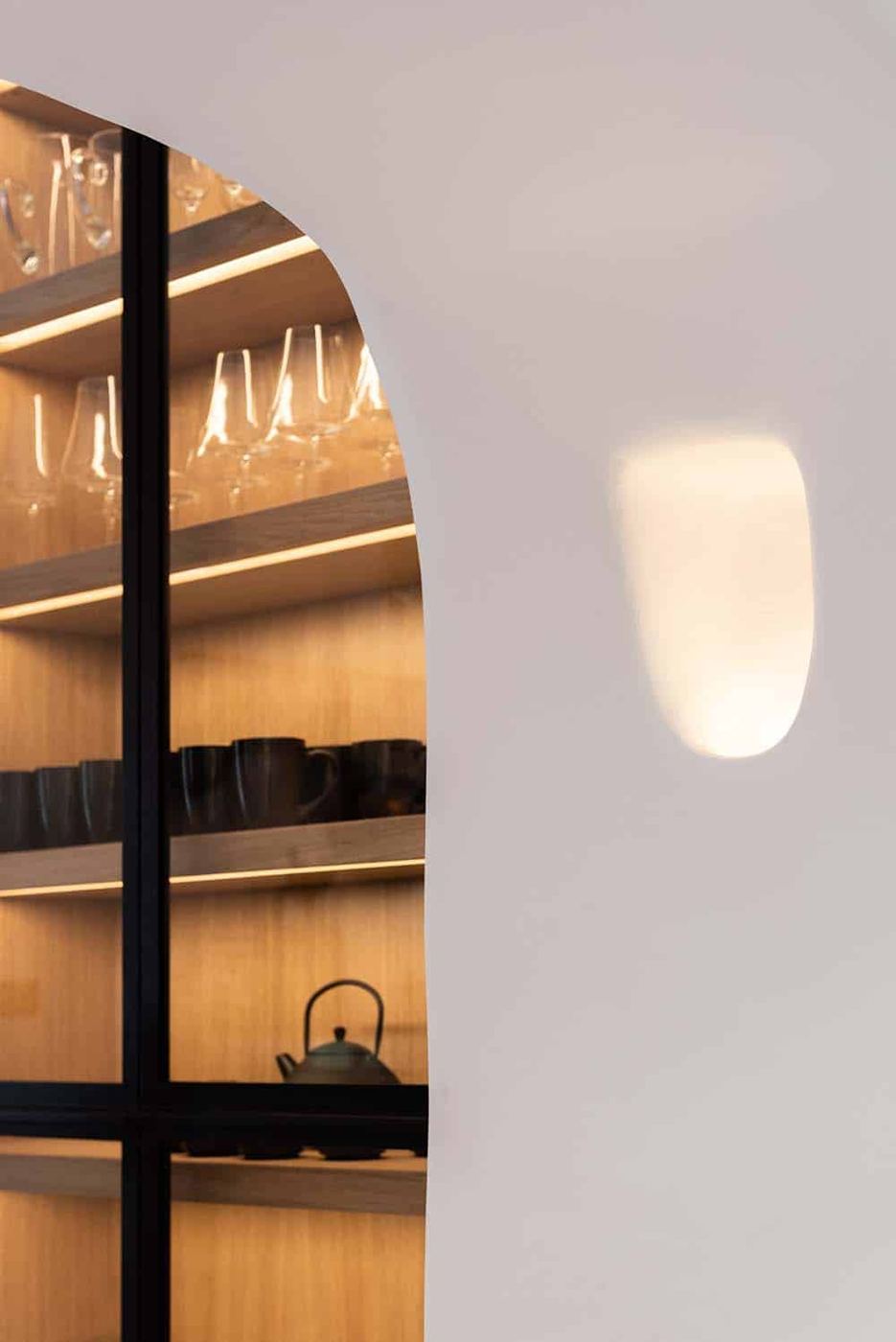 Can G Ibiza finca: shelving with architectural lighting