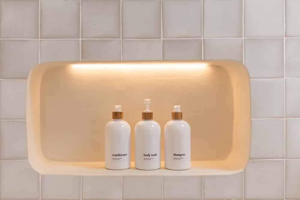 Can J Ibiza Finca: hinterleuchtete Nische mit LED-Beleuchtung