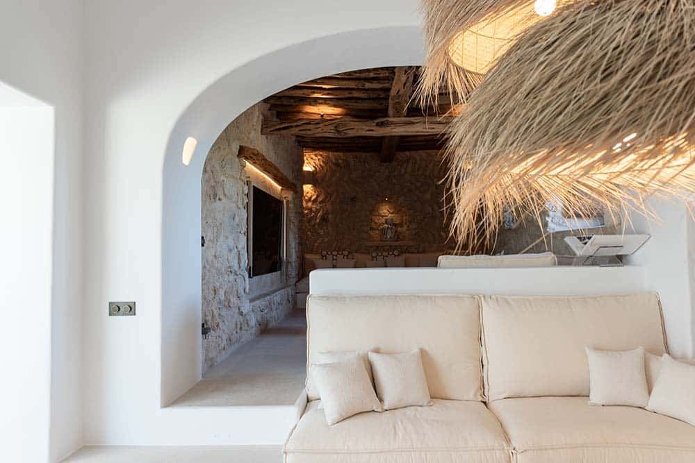 Can J Ibiza Finca: Wohnzimmer mit diskreter Technik