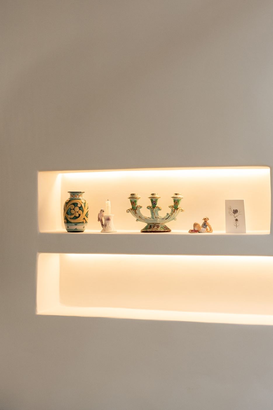 Can Ja Ibiza Finca: hinterleuchtete Regalnische