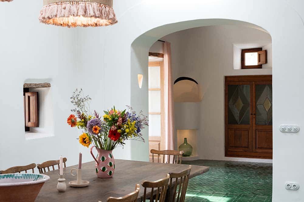 Can Ja Ibiza Finca: Esszimmer mit Architekturbeleuchtung