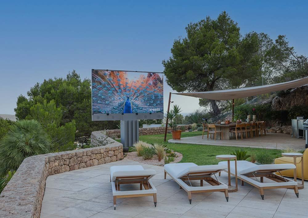 Can S Ibiza Mietvilla: sich entfaltender Outdoor-TV auf der Terrasse
