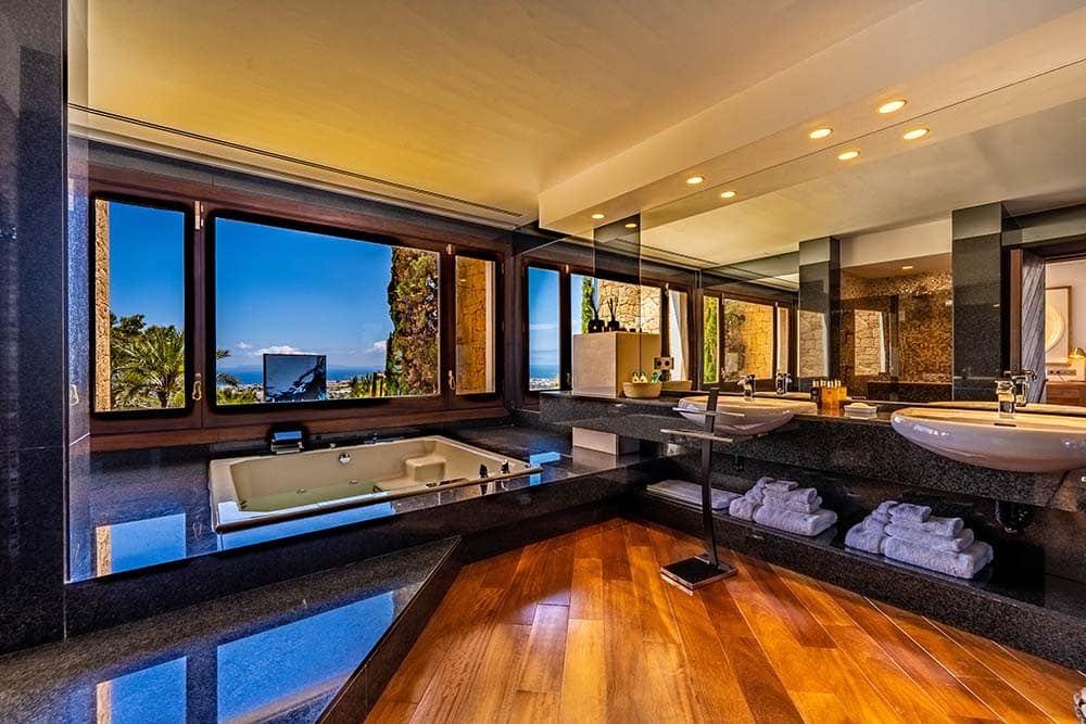 Can S Ibiza Mietvilla: Interieur mit Control4-Automatisierung (2)
