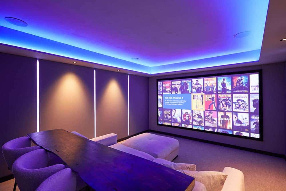 Concept Installations Ibiza showroom: cinema screen and lighting